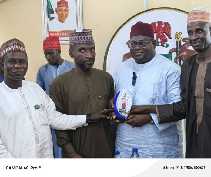 Waiya Recieving The Award